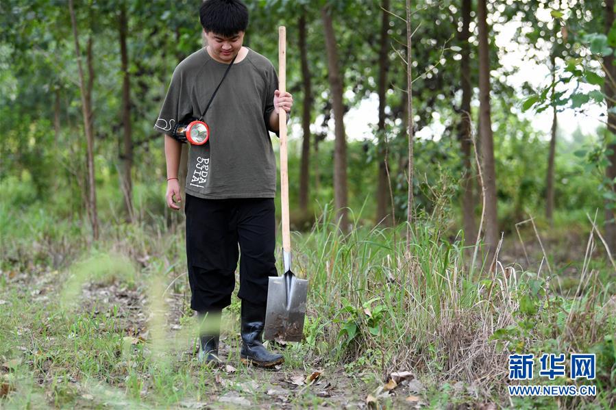 （新華全媒頭條&middot;圖文互動）（6）青春出列&mdash;&mdash;暴雨洪峰中的熱血成人禮