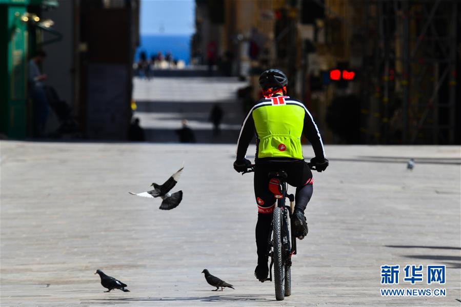 （國(guó)際&middot;圖文互動(dòng)）（18）特稿：穿越寒暑 無(wú)問(wèn)西東&mdash;&mdash;寫(xiě)在新冠疫情構(gòu)成&ldquo;國(guó)際關(guān)注的突發(fā)公共衛(wèi)生事件&rdquo;半年之際