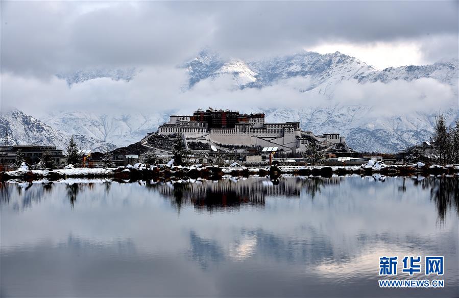 （在習(xí)近平新時代中國特色社會主義思想指引下&mdash;&mdash;新時代新作為新篇章&middot;習(xí)近平總書記關(guān)切事&middot;圖文互動）（3）綠色映底蘊，山水見初心&mdash;&mdash;生態(tài)優(yōu)先、綠色發(fā)展持續(xù)造福群眾美好生活