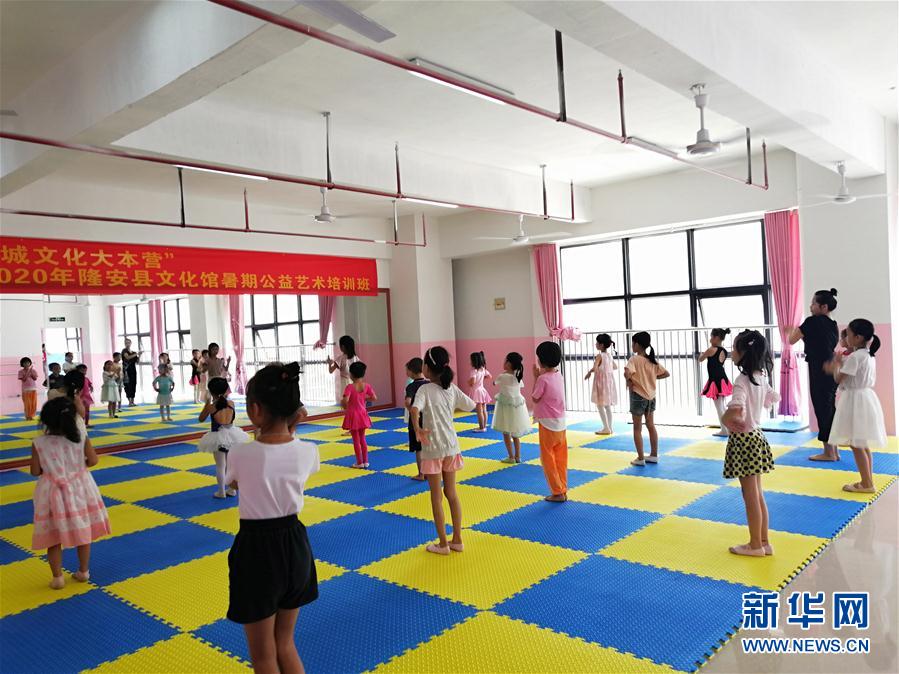 （特別的暑期生活&middot;圖文互動）（2）她們的愿望，在這個假期實現(xiàn)&mdash;&mdash;廣西隆安易地扶貧搬遷安置區(qū)暑期見聞