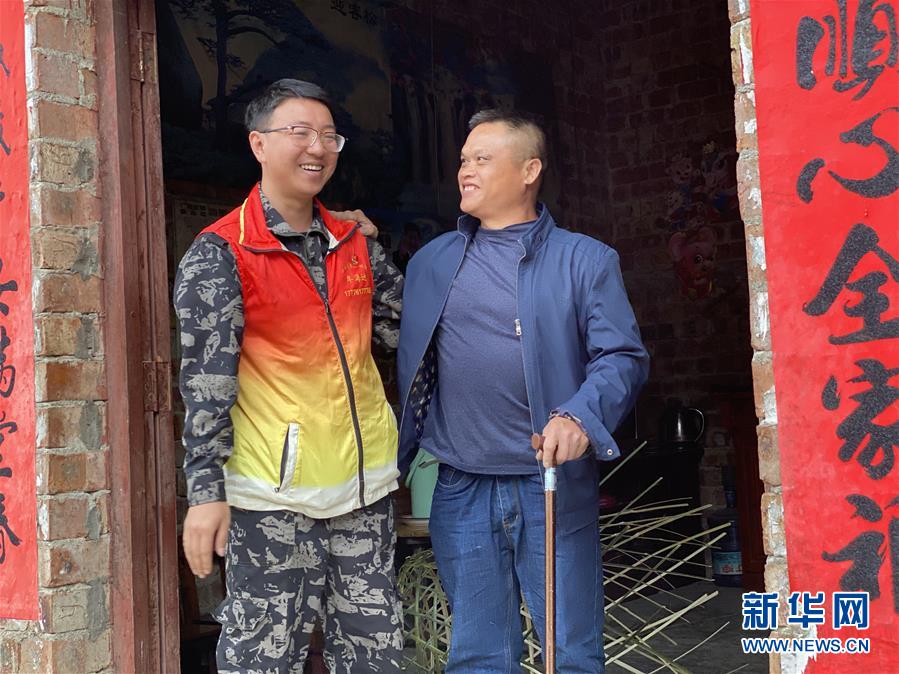 （在習(xí)近平新時代中國特色社會主義思想指引下&mdash;&mdash;新時代新作為新篇章&middot;習(xí)近平總書記關(guān)切事&middot;圖文互動）（4）青春做伴，西部放歌&mdash;&mdash;走近扎根西部建設(shè)邊疆的大學(xué)生們