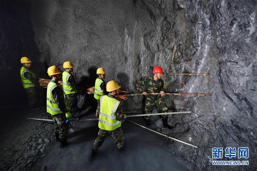 （軍事&middot;圖文互動）（5）為導(dǎo)彈筑巢的&ldquo;彝族雄鷹&rdquo;&mdash;&mdash;記&ldquo;最美新時代革命軍人&rdquo;沙子呷