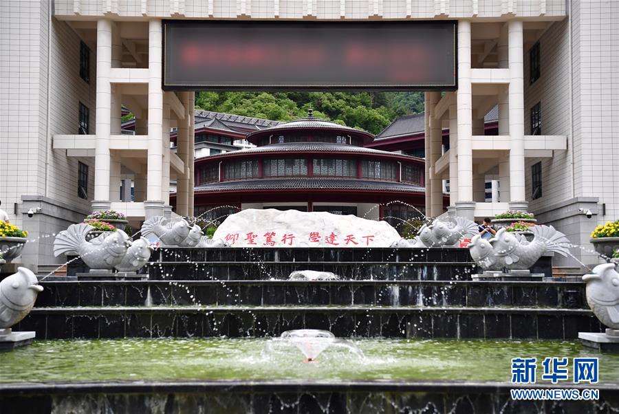 （新華視點&middot;圖文互動）（3）學校建漂亮點本無錯，為何這所&ldquo;豪華中學&rdquo;讓人困惑？