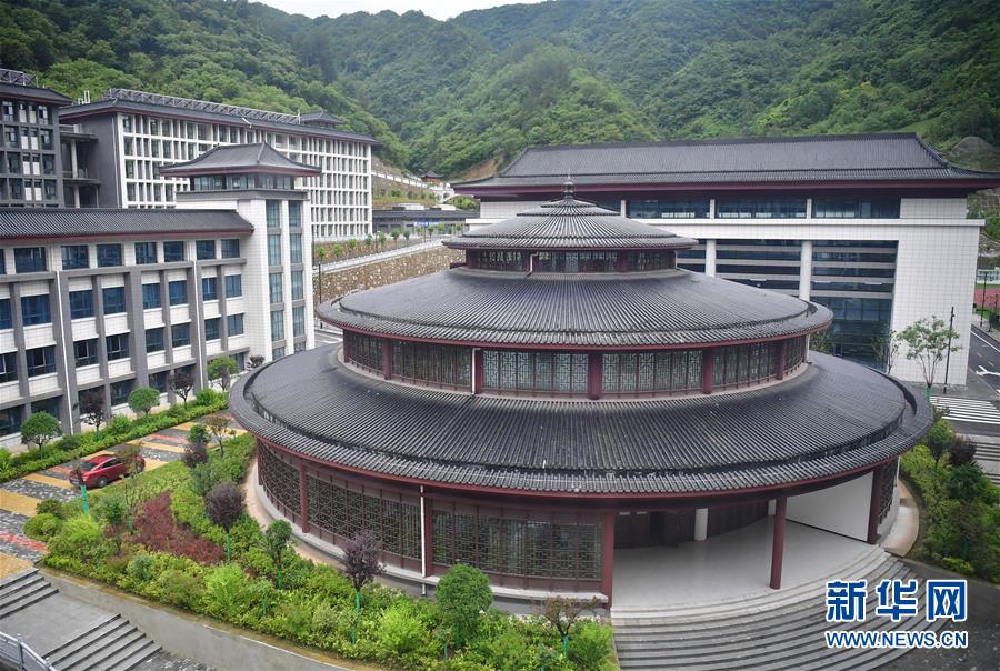 （新華視點&middot;圖文互動）（4）學校建漂亮點本無錯，為何這所&ldquo;豪華中學&rdquo;讓人困惑？