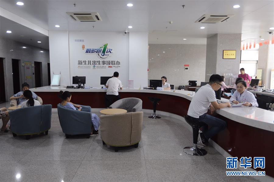 （新華全媒頭條&middot;總書記推動(dòng)的改革身邊事&middot;行政體制改革篇&middot;圖文互動(dòng)）（14）特寫：追問&ldquo;一件事&rdquo;