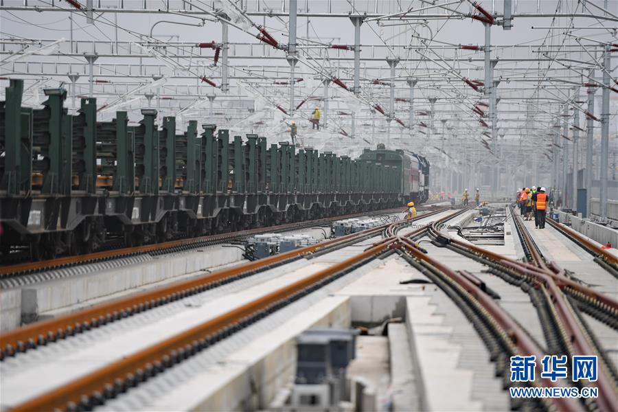 （新華全媒頭條&middot;圖文互動(dòng)）（2）&ldquo;1毫米&rdquo;之內(nèi)的智慧與引領(lǐng)&mdash;&mdash;寫(xiě)在智能高鐵京雄城際全線軌道貫通之際