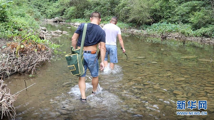 （高溫下的勞動者&middot;圖文互動）（1）高溫襲來，他們用雙手守護貧困大山