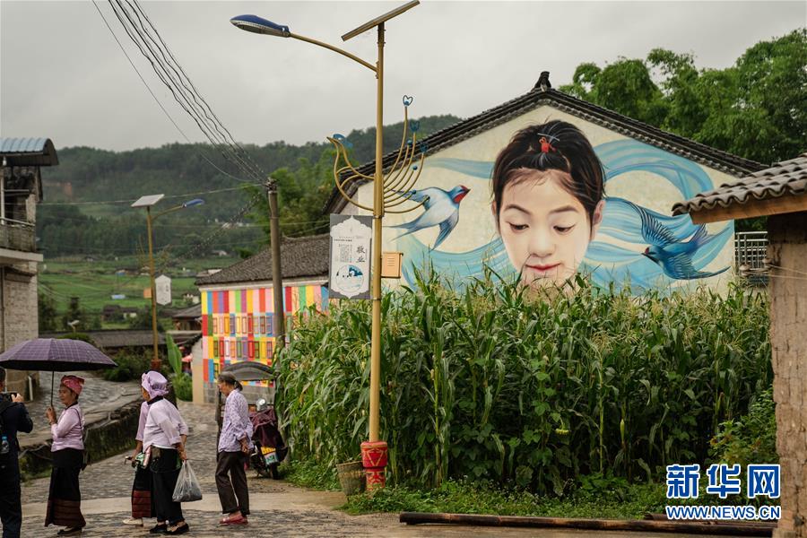 （決戰(zhàn)決勝脫貧攻堅&middot;圖文互動）（4）眼前的生活就是詩和遠(yuǎn)方&mdash;&mdash;藝術(shù)引領(lǐng)云南傣族山村蝶變