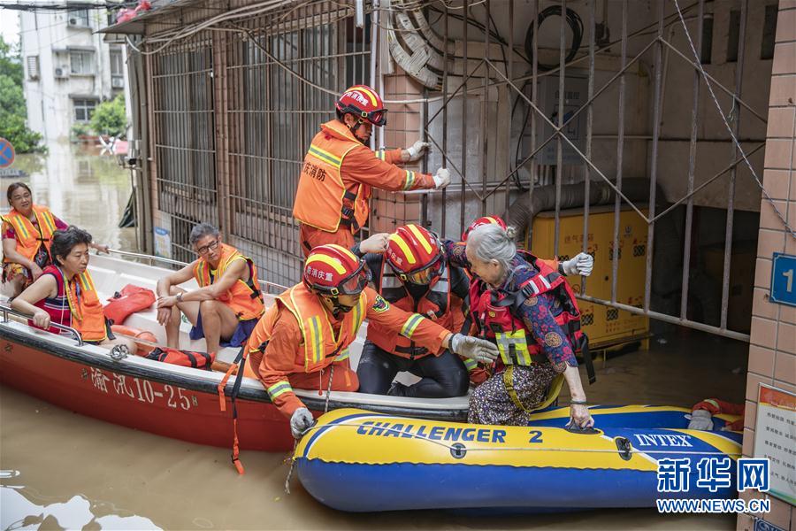 （防汛抗洪&middot;圖文互動(dòng)）（11）筑起防大汛的堅(jiān)強(qiáng)防線&mdash;&mdash;重慶防御長江、嘉陵江過境洪峰現(xiàn)場記錄