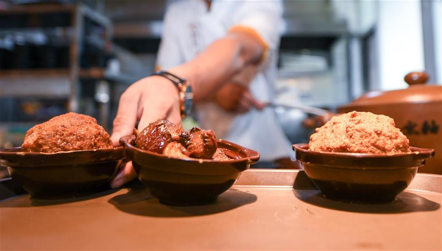 （在習(xí)近平新時(shí)代中國(guó)特色社會(huì)主義思想指引下&mdash;&mdash;新時(shí)代新作為新篇章&middot;習(xí)近平總書記關(guān)切事&middot;圖文互動(dòng)）（2）讓&ldquo;舌尖上的節(jié)約&rdquo;成為習(xí)慣&mdash;&mdash;全社會(huì)營(yíng)造浪費(fèi)可恥、節(jié)約為榮的氛圍掃描