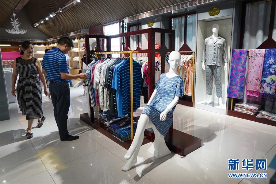 （走向我們的小康生活&middot;圖文互動(dòng)）（2）綠了青山，紅了日子&mdash;&mdash;秦巴山區(qū)群眾繪出小康&ldquo;調(diào)色板&rdquo;