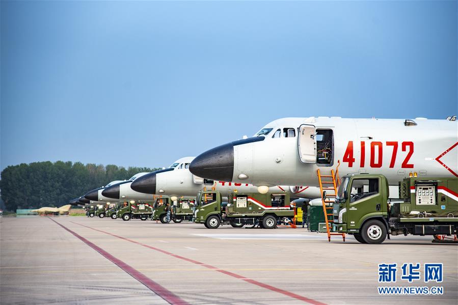 （在習近平強軍思想指引下&middot;我們在戰(zhàn)位報告&middot;圖文互動）（1）雷霆&ldquo;戰(zhàn)神&rdquo;向戰(zhàn)而飛&mdash;&mdash;空軍航空兵某師牢記囑托備戰(zhàn)打仗記事