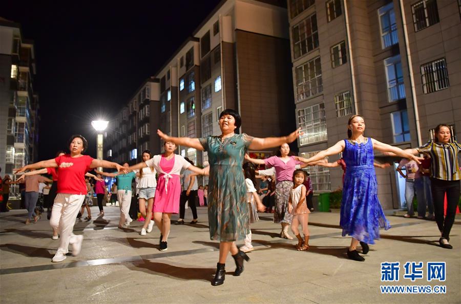 （走向我們的小康生活&middot;圖文互動(dòng)）（4）&ldquo;樓上過日子，樓下賺票子&rdquo;&mdash;&mdash;來自陜西安康的易地扶貧搬遷一線觀察