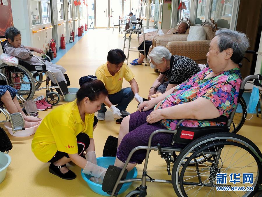 （走向我們的小康生活&middot;圖文互動）（3）北京&ldquo;老有所養(yǎng)&rdquo;的床邊、身邊、周邊事