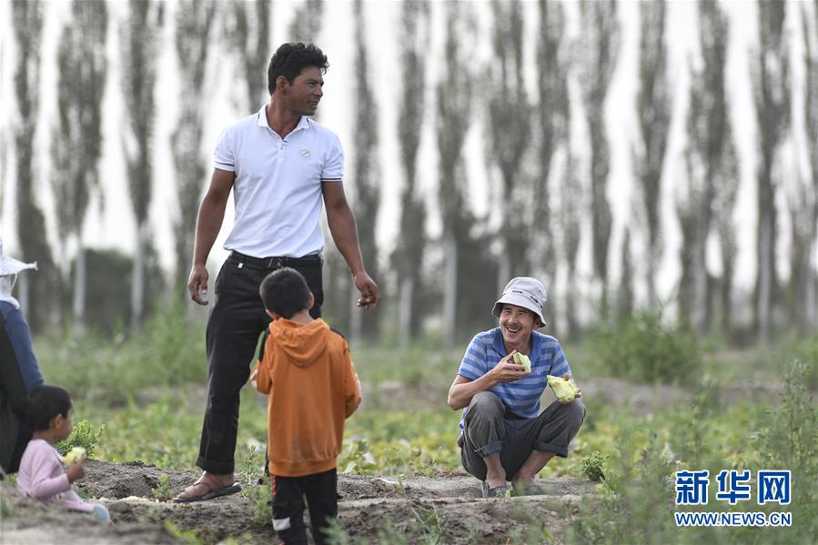 (決戰(zhàn)決勝脫貧攻堅·圖文互動)(1)“窮”鄉(xiāng)富戶的販瓜生意經(jīng)