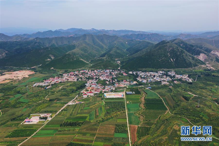 （新華全媒頭條&middot;走向我們的小康生活&middot;圖文互動(dòng)）（13）長(zhǎng)城腳下，小康村串成&ldquo;珍珠鏈&rdquo;