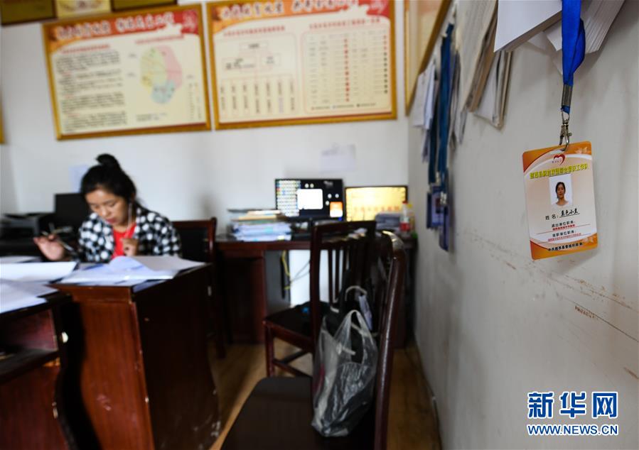 （熱點(diǎn)鮮報(bào)&middot;圖文互動(dòng)）（4）為了大涼山的下一代，她奔赴在助學(xué)路上