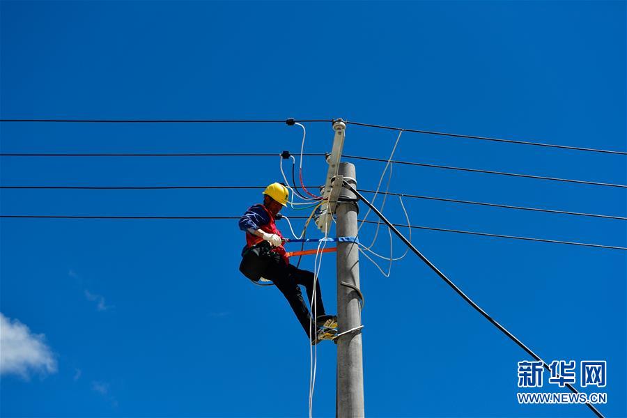 （新華全媒頭條&middot;走向我們的小康生活&middot;圖文互動(dòng)）（9）綠色繪就三江源&mdash;&mdash;來自青海脫貧奔小康一線的蹲點(diǎn)報(bào)告