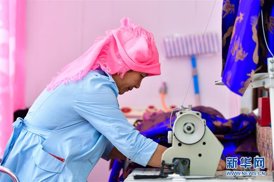 （新華全媒頭條&middot;走向我們的小康生活&middot;圖文互動(dòng)）（4）綠色繪就三江源&mdash;&mdash;來自青海脫貧奔小康一線的蹲點(diǎn)報(bào)告