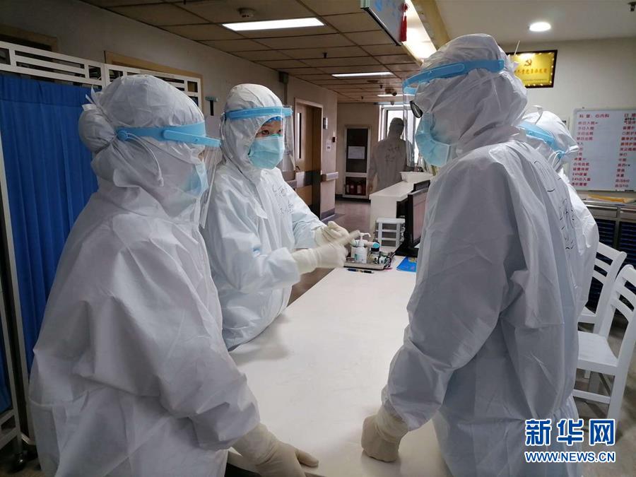 （抗疫一線醫(yī)務人員英雄群體&middot;圖文互動）（3）&ldquo;救治危重病人，我們拼盡全力&rdquo;&mdash;&mdash;記四川大學華西醫(yī)院援鄂重癥救治醫(yī)療隊