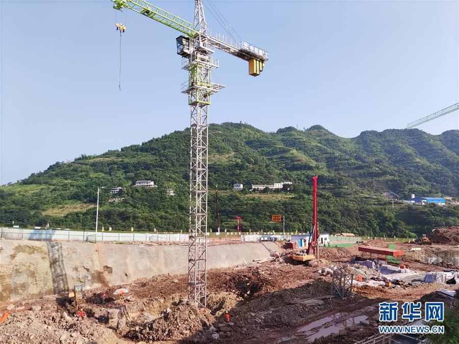 (走向我們的小康生活·決戰(zhàn)決勝脫貧攻堅·圖文互動)(4)“萬里長江第一港”的新藍圖