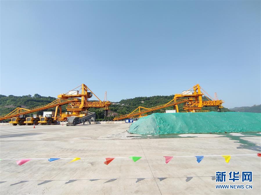 (走向我們的小康生活·決戰(zhàn)決勝脫貧攻堅·圖文互動)(3)“萬里長江第一港”的新藍圖