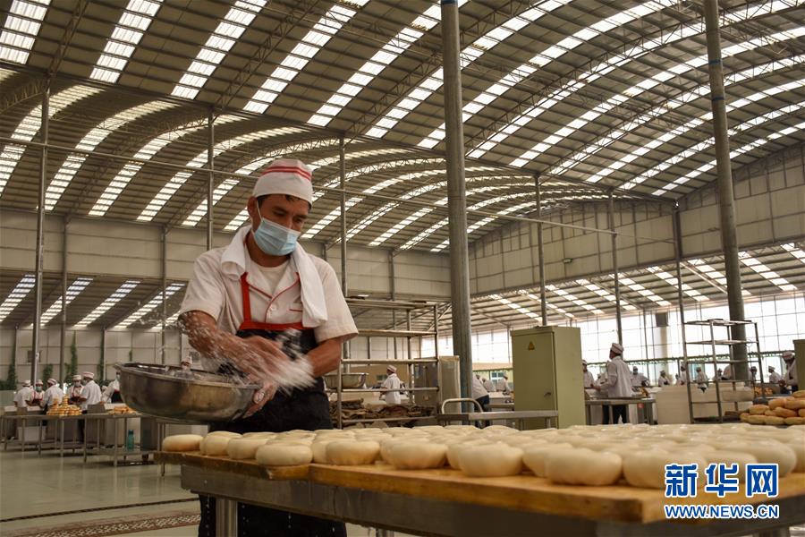 （決戰(zhàn)決勝脫貧攻堅(jiān)&middot;圖文互動(dòng)）（2）家門口的&ldquo;夢工廠&rdquo;