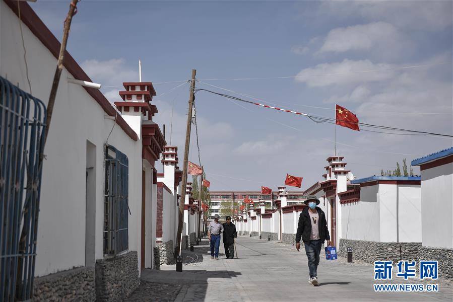 （集中連片特困地區(qū)貧困村調(diào)研行&middot;圖文互動(dòng)）（2）長(zhǎng)江源村人的兩個(gè)家和幸福夢(mèng)&mdash;&mdash;青海格爾木市長(zhǎng)江源村脫貧調(diào)查