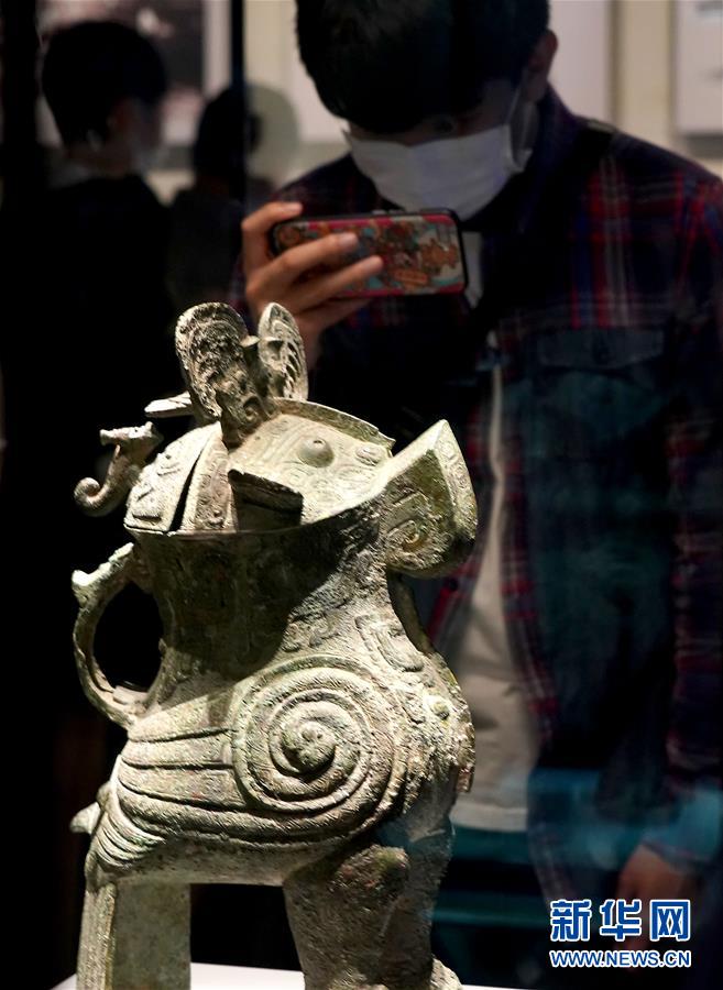 （文化視點(diǎn)&middot;聽文物講故事&middot;圖文互動(dòng)）（1）國寶婦好鸮尊：三千年前的&ldquo;私人定制&rdquo;