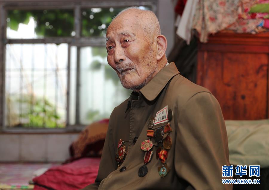 (紀念抗美援朝70周年·圖文互動)一等功臣 英雄本色——96歲志愿軍老戰(zhàn)士孫景坤深藏功名甘于奉獻一生清貧