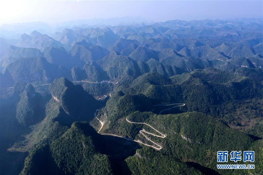 （新華全媒頭條&middot;圖文互動(dòng)）（1）決戰(zhàn)千山萬弄間&mdash;&mdash;廣西&ldquo;極貧角落&rdquo;最后攻堅(jiān)記