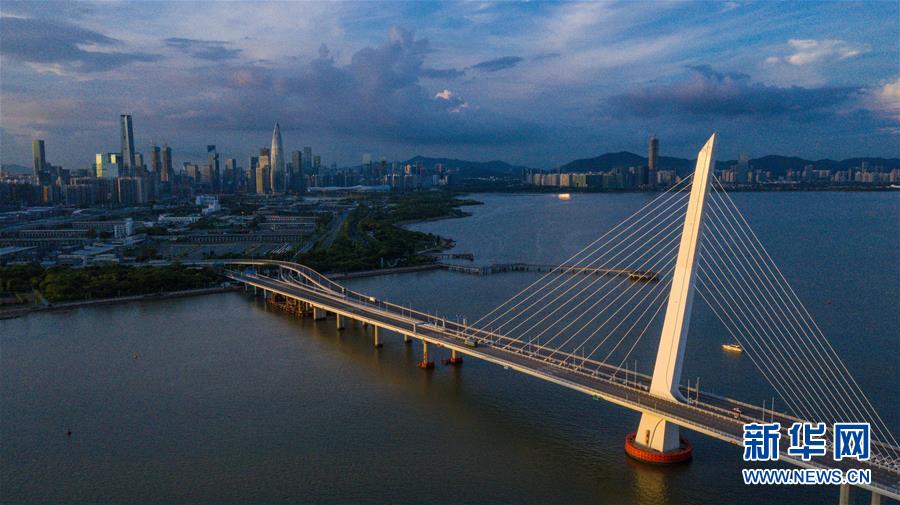 （在習近平新時代中國特色社會主義思想指引下&mdash;&mdash;新時代新作為新篇章&middot;習近平總書記關切事&middot;圖文互動）（1）我家大門常打開&mdash;&mdash;經(jīng)濟特區(qū)全方位對外開放故事