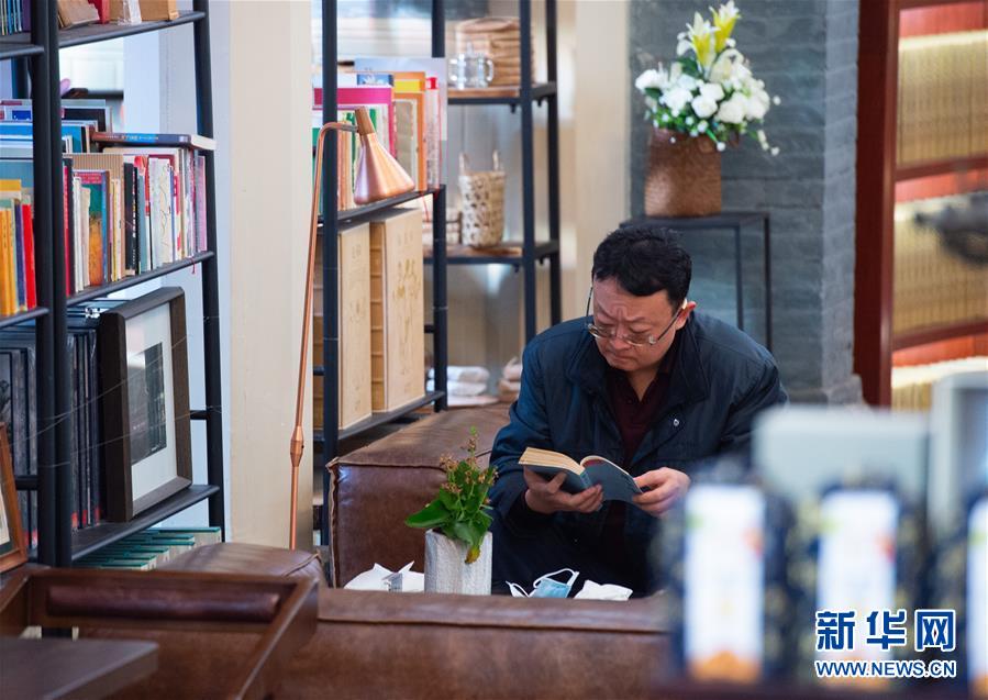 （新華全媒頭條&middot;圖文互動）（2）我們都是讀者&mdash;&mdash;促進全民閱讀 構(gòu)建書香社會 