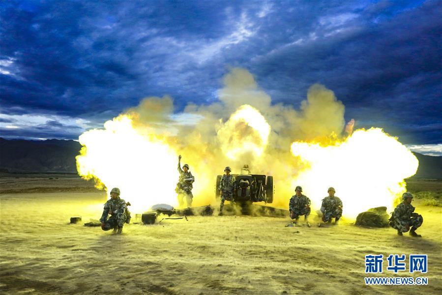 （在習(xí)近平強(qiáng)軍思想指引下&middot;我們?cè)趹?zhàn)位報(bào)告&middot;圖文互動(dòng)）（1）朵朵傘花綻放，勝戰(zhàn)精兵天降&mdash;&mdash;空降兵部隊(duì)某旅教導(dǎo)員余海龍帶領(lǐng)官兵傳承黃繼光精神記事