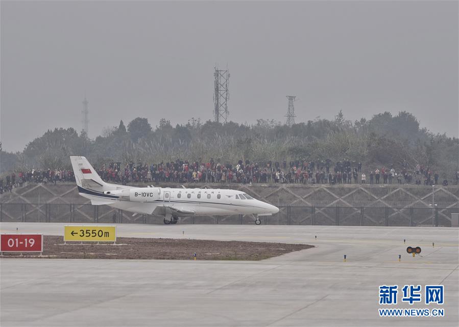 （經(jīng)濟）（3）成都天府國際機場開始校飛