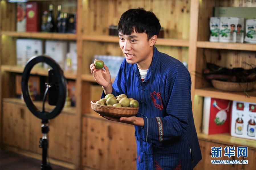 （在習(xí)近平新時(shí)代中國特色社會(huì)主義思想指引下&mdash;&mdash;新時(shí)代新作為新篇章&middot;習(xí)近平總書記關(guān)切事&middot;圖文互動(dòng)）（5）精準(zhǔn)扶貧7年，十八洞村&ldquo;長&rdquo;出10余種新職業(yè)