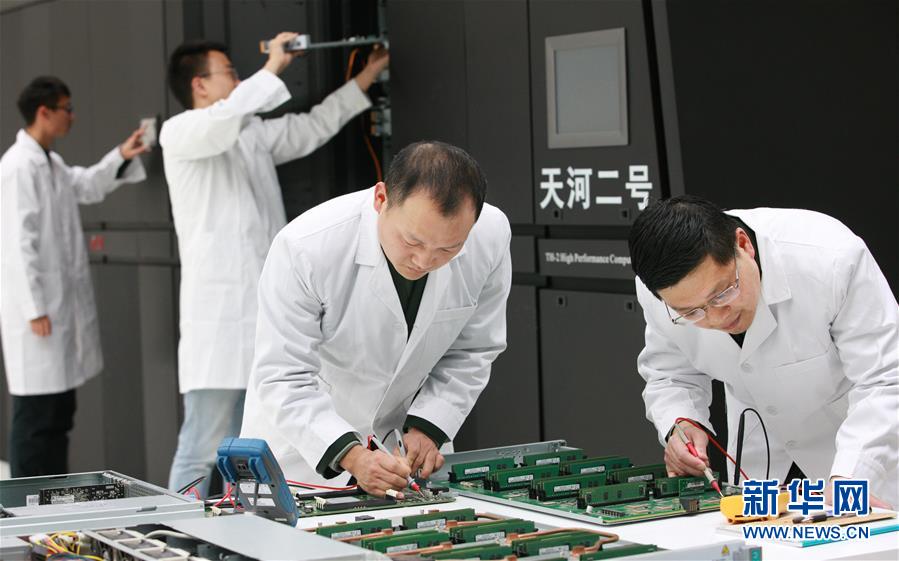 （在習(xí)近平強(qiáng)軍思想指引下&middot;我們在戰(zhàn)位報(bào)告&middot;圖文互動(dòng)）（2）向著未來戰(zhàn)場沖鋒&mdash;&mdash;國防科技大學(xué)科研創(chuàng)新記事