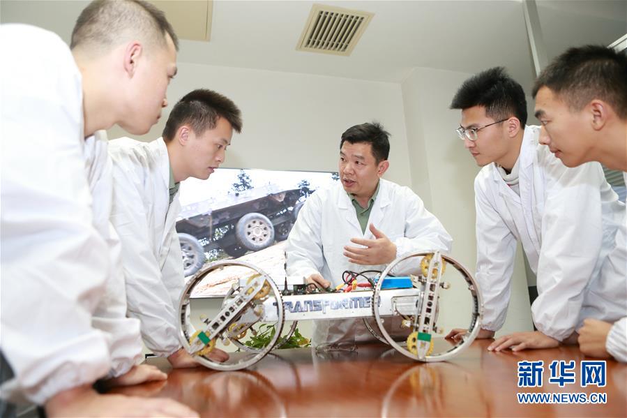 （在習(xí)近平強(qiáng)軍思想指引下&middot;我們在戰(zhàn)位報(bào)告&middot;圖文互動(dòng)）（4）向著未來戰(zhàn)場沖鋒&mdash;&mdash;國防科技大學(xué)科研創(chuàng)新記事