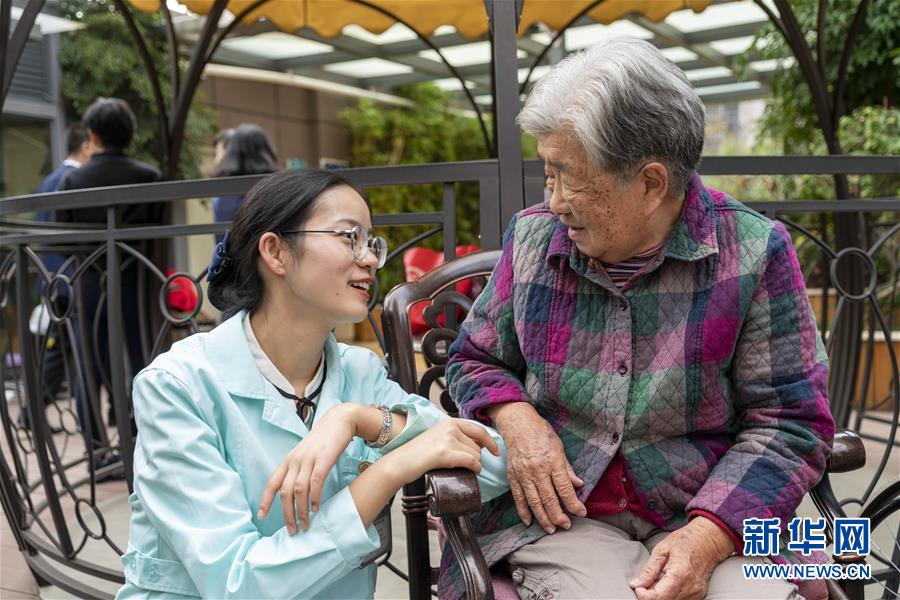 （五中全會精神在基層&middot;圖文互動）（3）許你一個暖暖的&ldquo;人生秋天&rdquo;&mdash;&mdash;看&ldquo;春城&rdquo;這座小樓如何盤活養(yǎng)老事業(yè)