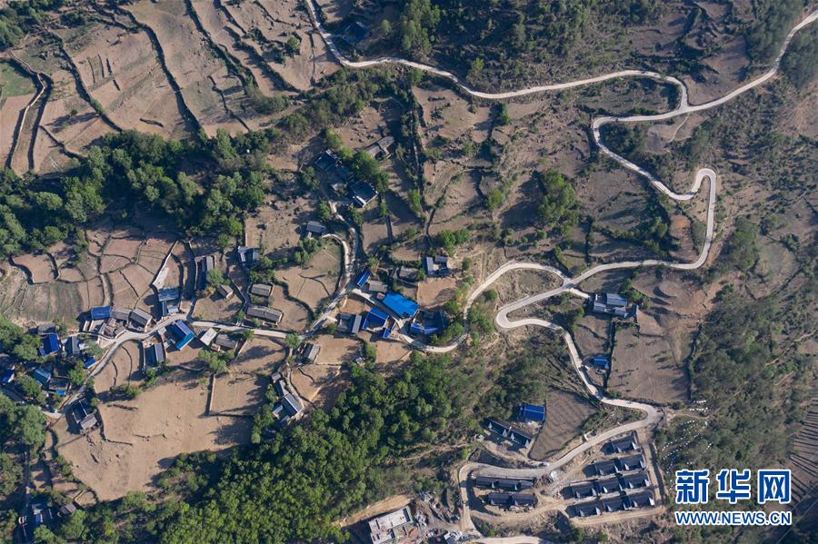 （代表委員履職）（2）全國人大代表吉克石烏：創(chuàng)建&ldquo;四好&rdquo;挑起脫貧大梁