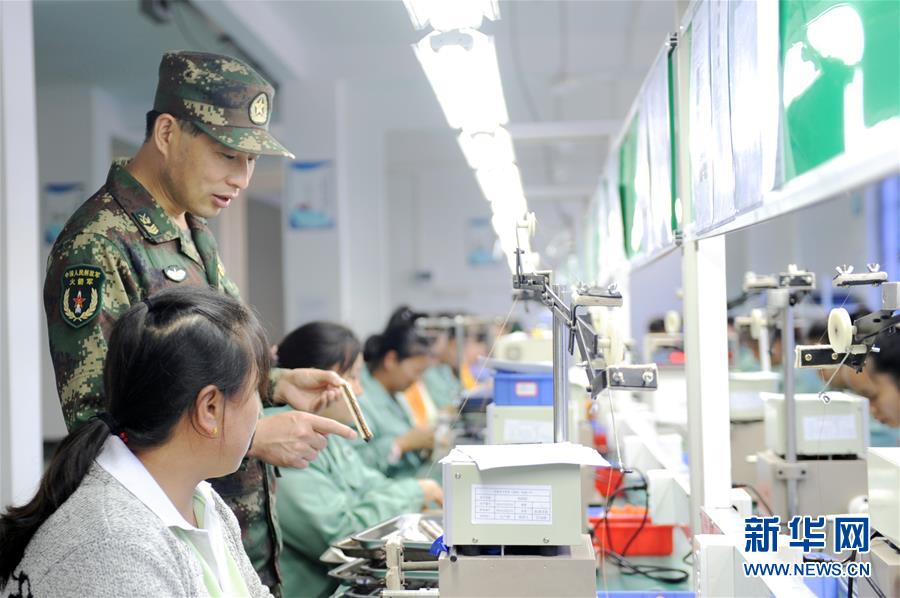 （代表委員履職&middot;圖文互動(dòng)）（1）跑遍山寨送希望 奔波萬里助脫貧&mdash;&mdash;全國人大代表周豐林履職記