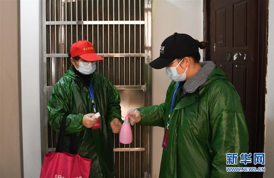 （新華全媒頭條&middot;迎接兩會(huì)特別報(bào)道&middot;圖文互動(dòng)）（10）不同尋常的兩會(huì) 萬(wàn)眾一心的力量&mdash;&mdash;寫在2020年全國(guó)兩會(huì)召開(kāi)之際