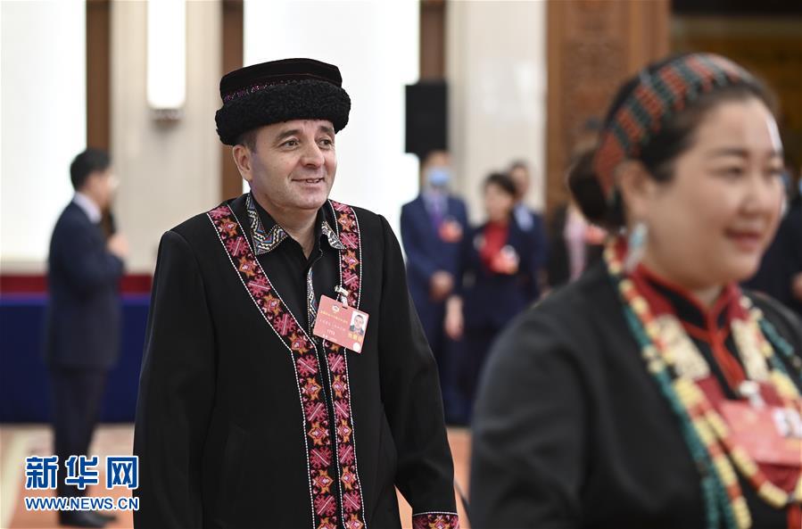 （兩會(huì)）（12）接受采訪(fǎng)