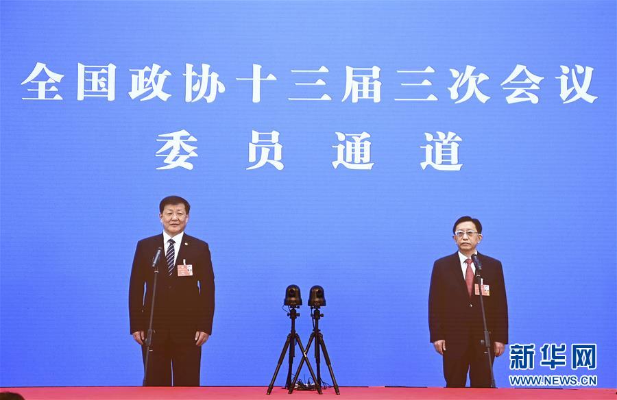 （兩會(huì)&middot;XHDW）（12）接受采訪