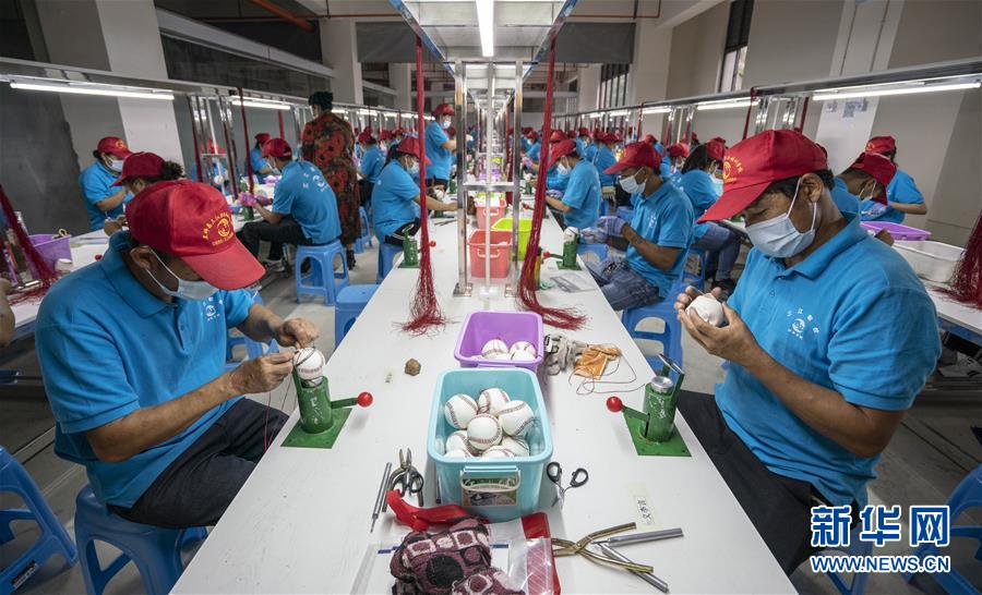 （新華全媒頭條&middot;兩會特別報(bào)道&middot;圖文互動(dòng)）（6）守住底線 穩(wěn)中求進(jìn)&mdash;&mdash;從全國兩會看&ldquo;六穩(wěn)&rdquo;&ldquo;六保&rdquo;如何發(fā)力