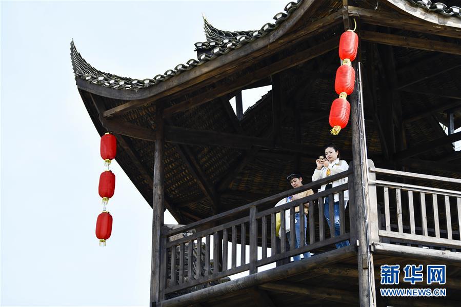 （新華全媒頭條&middot;圖文互動(dòng)）（20）從人民中汲取磅礴力量&mdash;&mdash;習(xí)近平總書記同出席2020年全國(guó)兩會(huì)人大代表、政協(xié)委員共商國(guó)是紀(jì)實(shí)