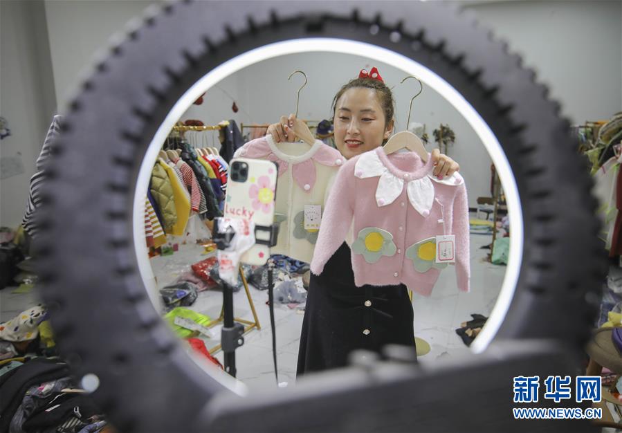 （新華全媒頭條&middot;兩會(huì)精神看落實(shí)&middot;圖文互動(dòng)）（4）培育新機(jī) 開辟新局&mdash;&mdash;落實(shí)全國兩會(huì)精神激發(fā)經(jīng)濟(jì)發(fā)展新動(dòng)能述評(píng)