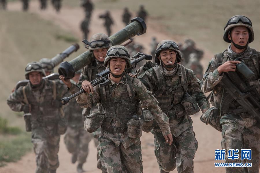 （新華全媒頭條&middot;圖文互動）（13）沿著中國特色強(qiáng)軍之路闊步前進(jìn)&mdash;&mdash;黨中央、中央軍委領(lǐng)導(dǎo)推進(jìn)國防和軍隊建設(shè)70年紀(jì)實