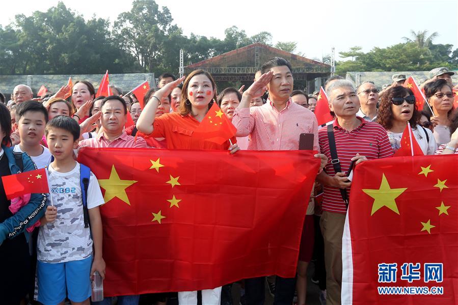 （圖文互動）（1）&ldquo;我和我的祖國，一刻也不能分割&rdquo;&mdash;&mdash;解放軍駐香港部隊與市民共同慶祝國慶70周年見聞