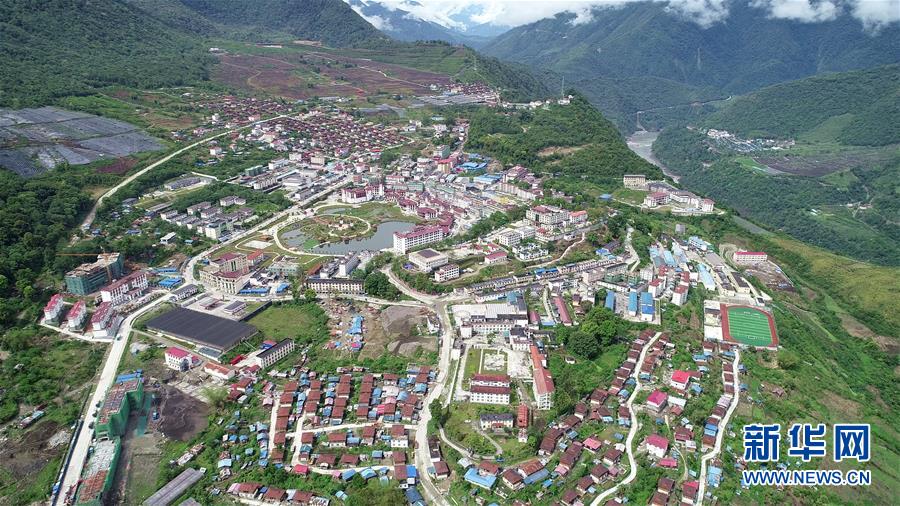 （兩會前夕看落實&middot;圖文互動）（1）格?；ㄩ_ 幸福路寬&mdash;&mdash;西藏落實習近平總書記全國兩會重要講話精神紀實